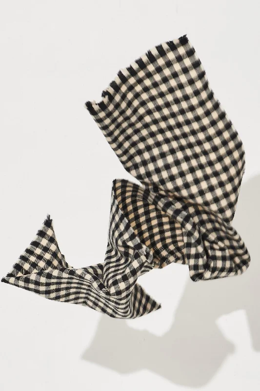 aubrey-knit-scarf-in-black-gingham