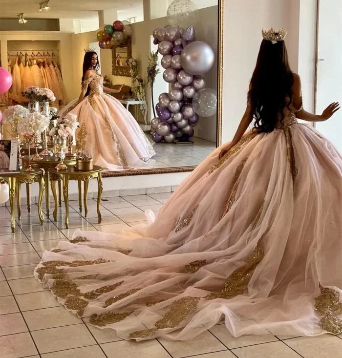 champagne-princess-quinceanera-dresses-ball-gown-off-the-shoulder-tulle-appliques-sweet-16-dresses-15-anos-mexican