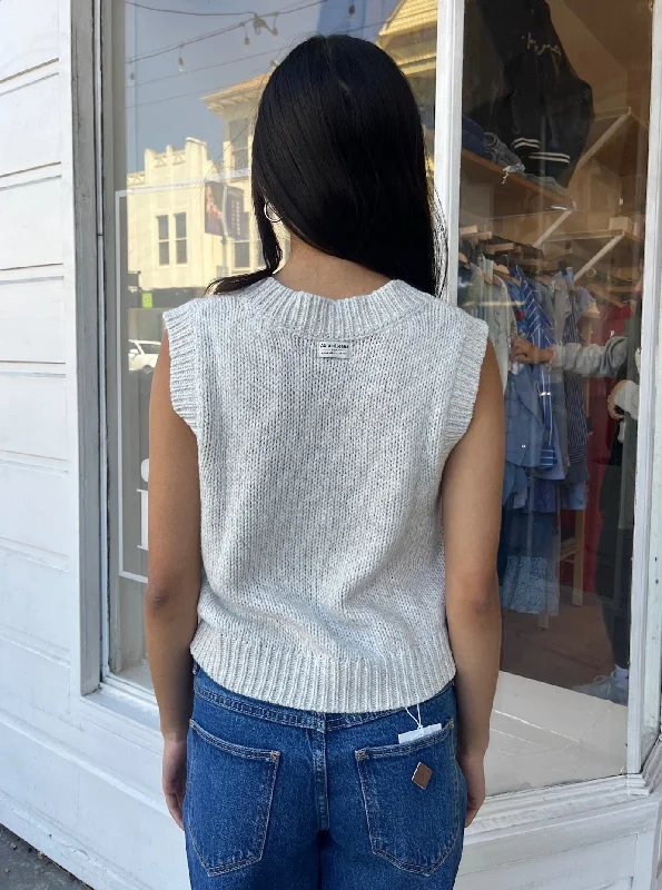 knit-vest-in-light-grey-marle