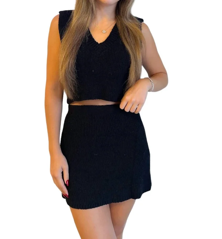 Ready Set Hut Crop Top In Black