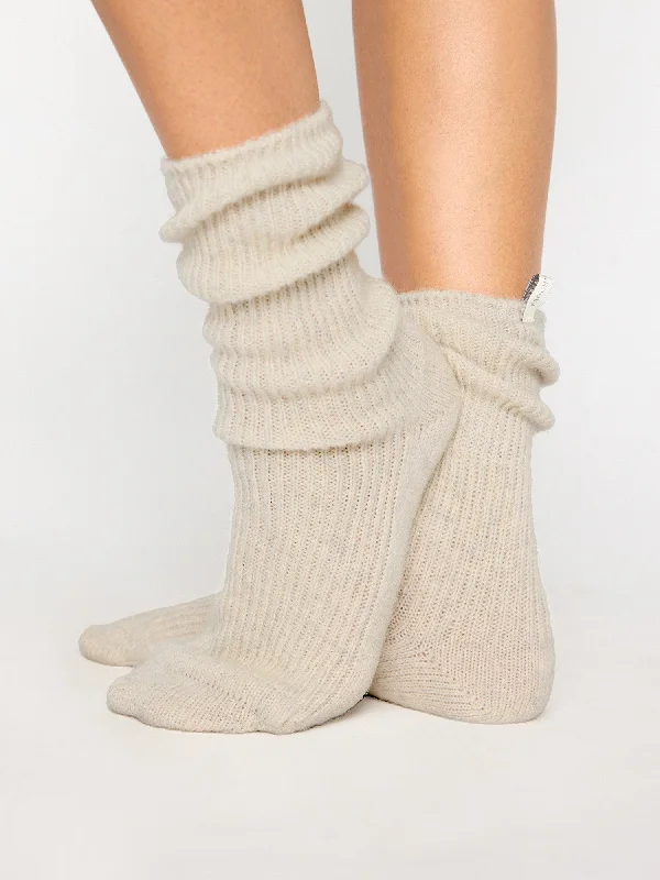 the-ribbed-cashmere-socks