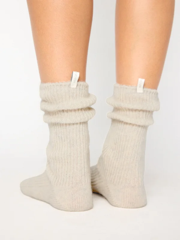 the-ribbed-cashmere-socks