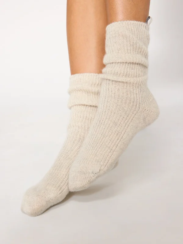 the-ribbed-cashmere-socks