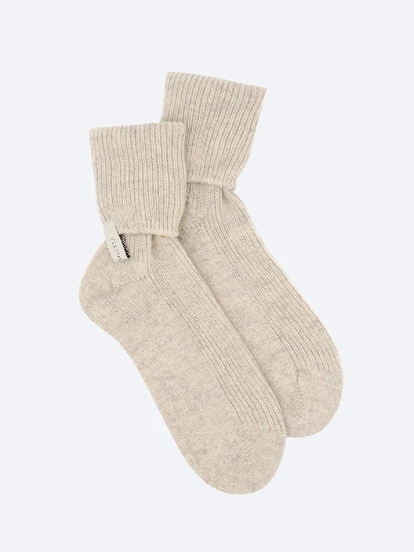 the-ribbed-cashmere-socks