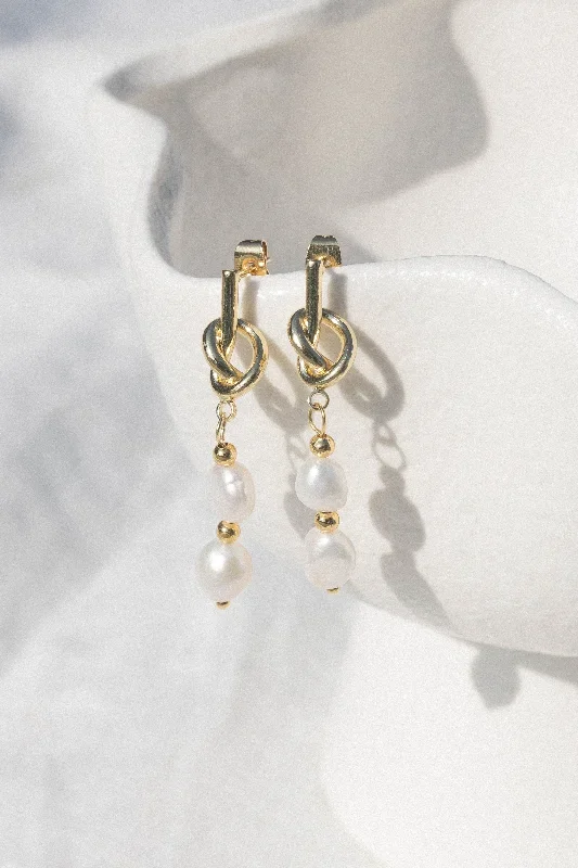 trixton-pearl-drop-earrings-gold